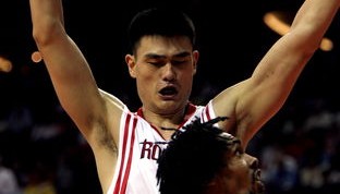 开云体育app下载-德甲防守战术调整对中场控制力的影响分析，德甲对抗