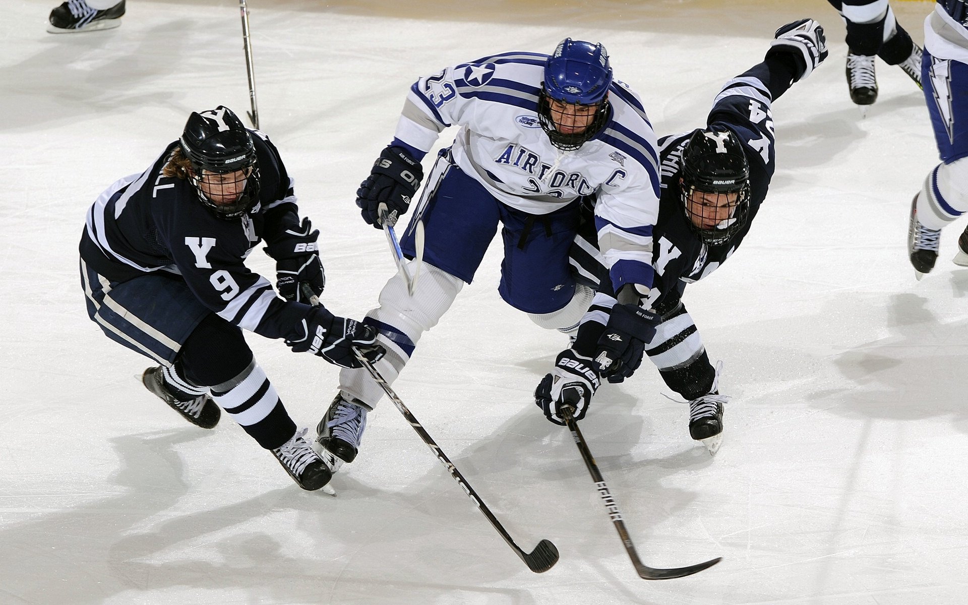 开云·体育官网-超级对决精彩上演，球员们在场上全力以赴，超级对战宣传片